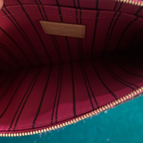 This is an authentic LOUIS VUITTON Monogram Neverfull MM GM Pochette in Pivoine. - Picture 6 of 7